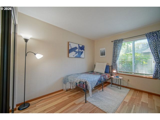 1986 LAKE ISLE Dr, Eugene, OR 97401