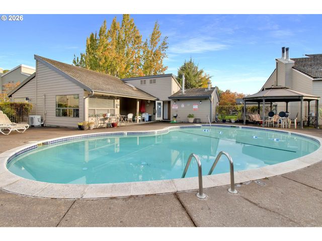 1986 LAKE ISLE Dr, Eugene, OR 97401