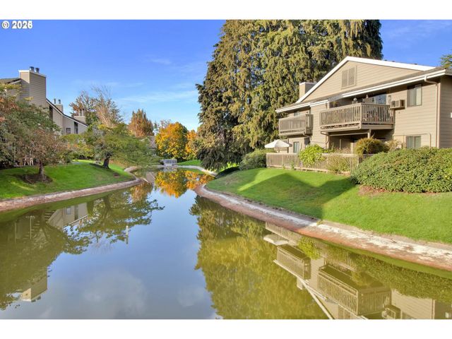 1986 LAKE ISLE Dr, Eugene, OR 97401