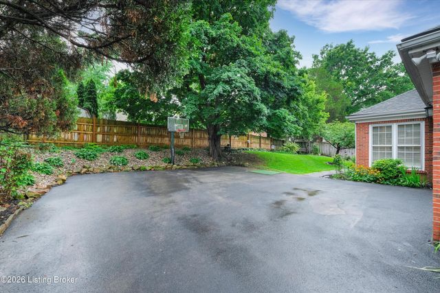 7109 Blazier Ct, Louisville, KY 40228