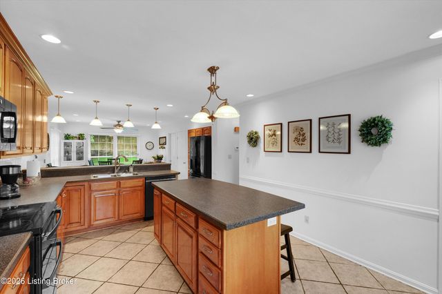 7109 Blazier Ct, Louisville, KY 40228