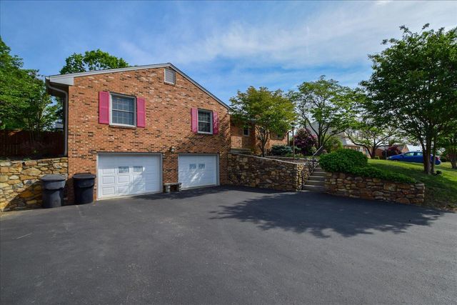 4743 Woodley DR, Roanoke, VA 24018