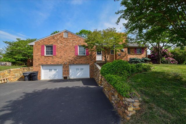 4743 Woodley DR, Roanoke, VA 24018