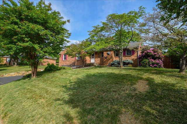 4743 Woodley DR, Roanoke, VA 24018