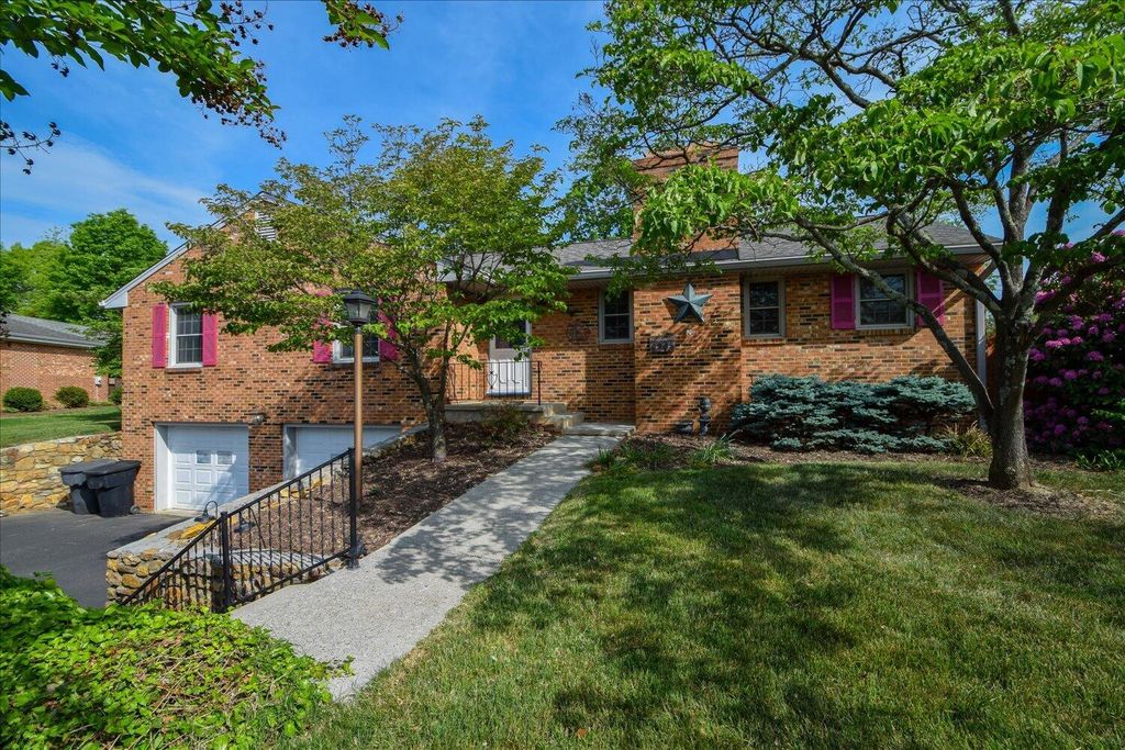 4743 Woodley DR, Roanoke, VA 24018
