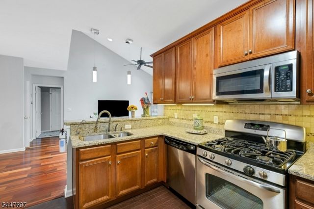 905 Brook Hollow Dr 905, Hanover Twp., NJ 07981