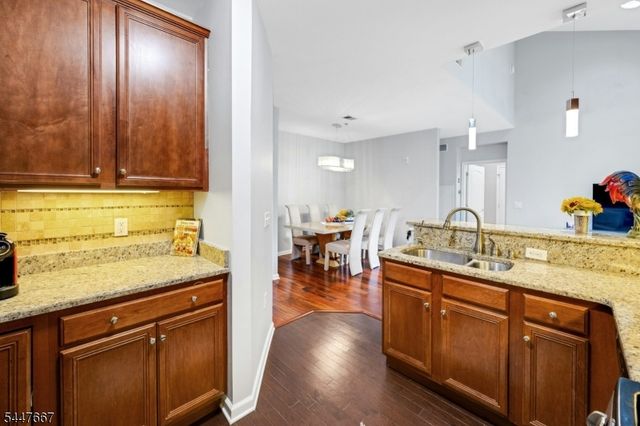 905 Brook Hollow Dr 905, Hanover Twp., NJ 07981
