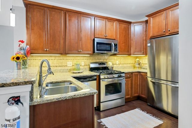 905 Brook Hollow Dr 905, Hanover Twp., NJ 07981