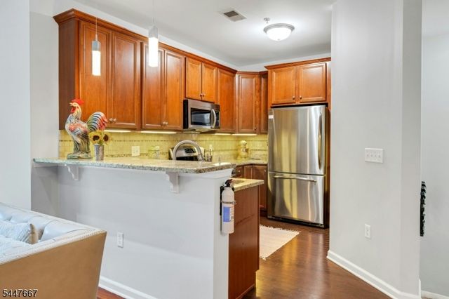 905 Brook Hollow Dr 905, Hanover Twp., NJ 07981