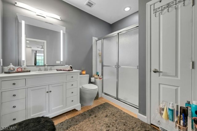 905 Brook Hollow Dr 905, Hanover Twp., NJ 07981