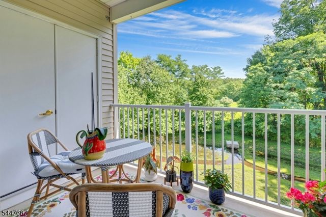 905 Brook Hollow Dr 905, Hanover Twp., NJ 07981