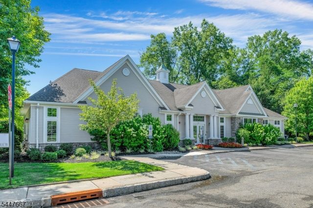 905 Brook Hollow Dr 905, Hanover Twp., NJ 07981