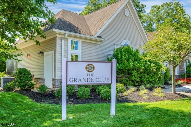905 Brook Hollow Dr 905, Hanover Twp., NJ 07981