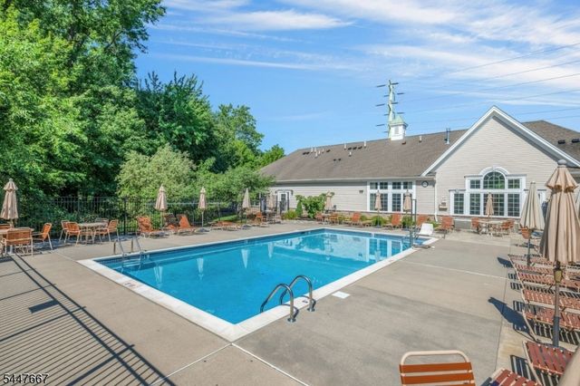 905 Brook Hollow Dr 905, Hanover Twp., NJ 07981