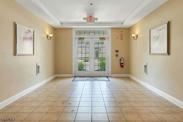 905 Brook Hollow Dr 905, Hanover Twp., NJ 07981