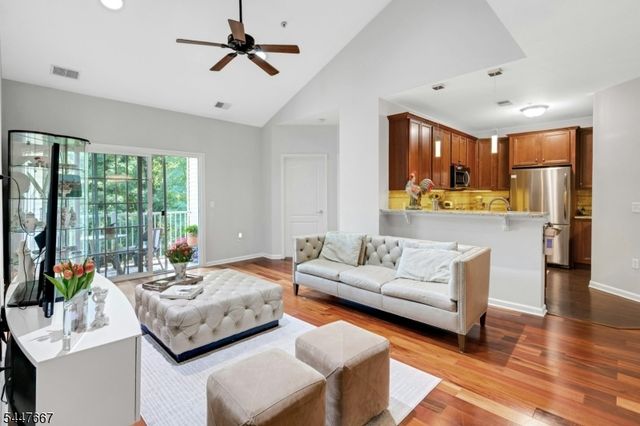 905 Brook Hollow Dr 905, Hanover Twp., NJ 07981