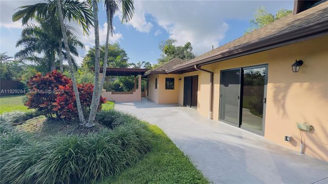 18350 SW 214th St, Miami, FL 33187