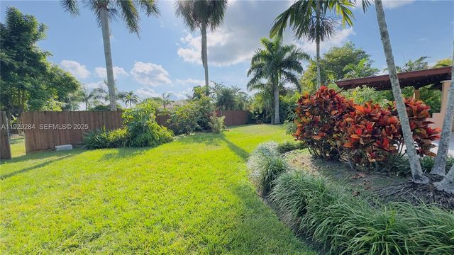 18350 SW 214th St, Miami, FL 33187