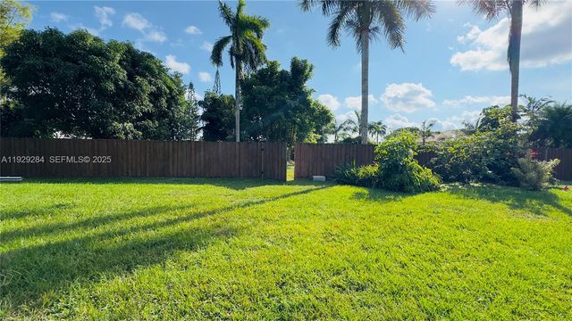 18350 SW 214th St, Miami, FL 33187