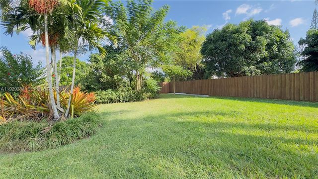 18350 SW 214th St, Miami, FL 33187