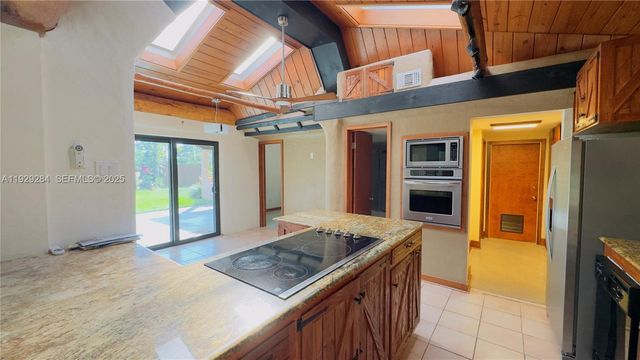 18350 SW 214th St, Miami, FL 33187