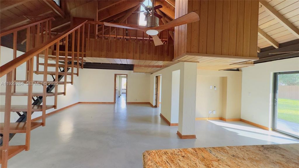 18350 SW 214th St, Miami, FL 33187