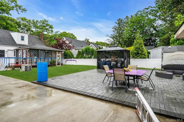 80 E 19th Street, Huntington Station, NY 11746