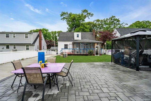 80 E 19th Street, Huntington Station, NY 11746