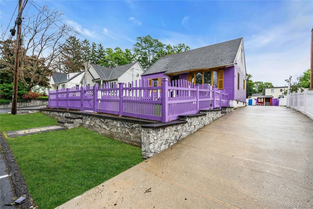 80 E 19th Street, Huntington Station, NY 11746