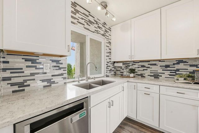 6717 Clover Court, Carlsbad, CA 92011