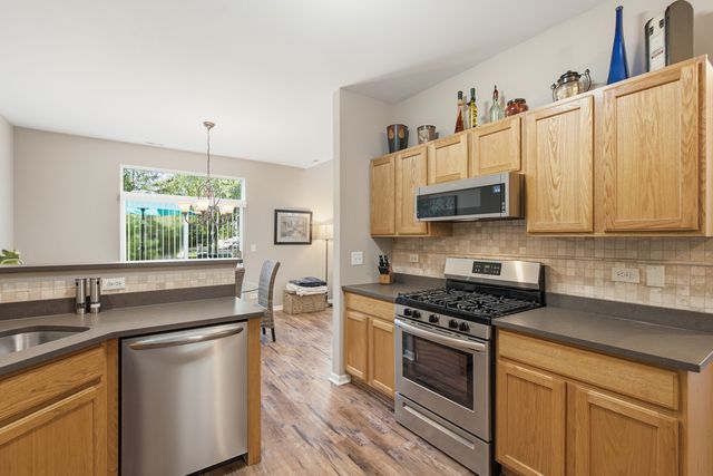 2975 Falling Waters Lane, Lindenhurst, IL 60046