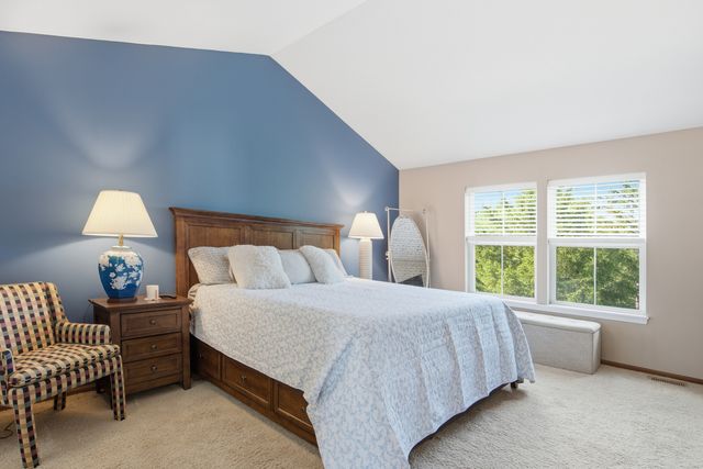 2975 Falling Waters Lane, Lindenhurst, IL 60046