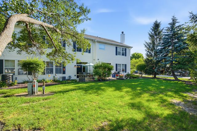 2975 Falling Waters Lane, Lindenhurst, IL 60046