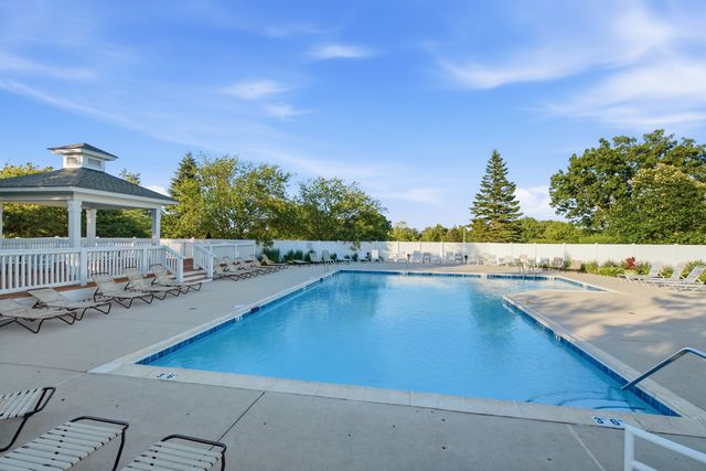 2975 Falling Waters Lane, Lindenhurst, IL 60046