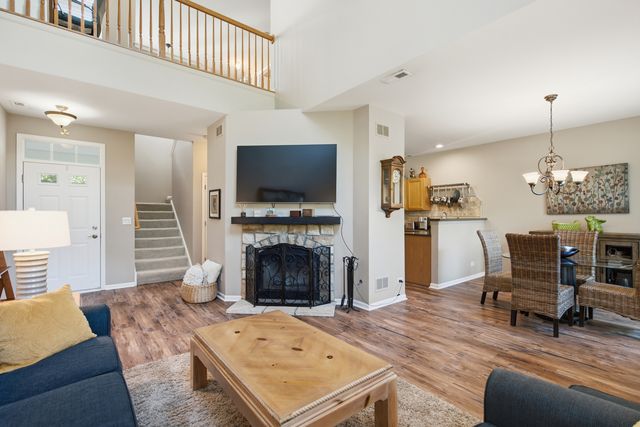 2975 Falling Waters Lane, Lindenhurst, IL 60046