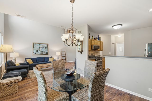 2975 Falling Waters Lane, Lindenhurst, IL 60046