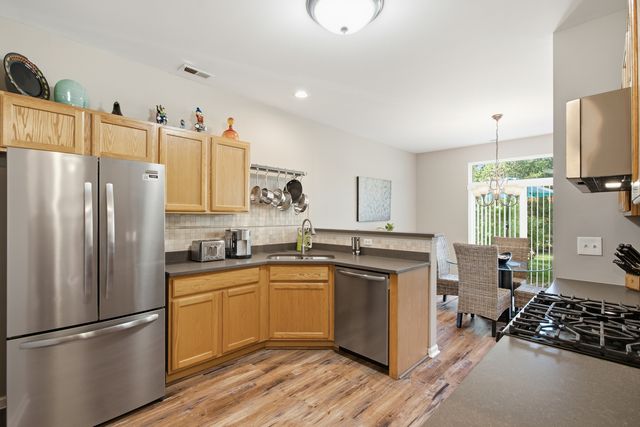 2975 Falling Waters Lane, Lindenhurst, IL 60046