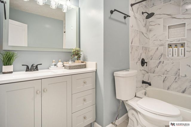 9551 Taylor Street, Omaha, NE 68134