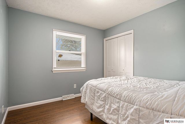 9551 Taylor Street, Omaha, NE 68134