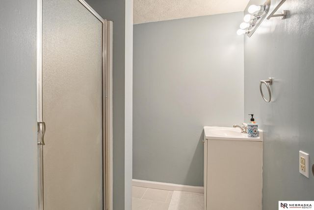 9551 Taylor Street, Omaha, NE 68134