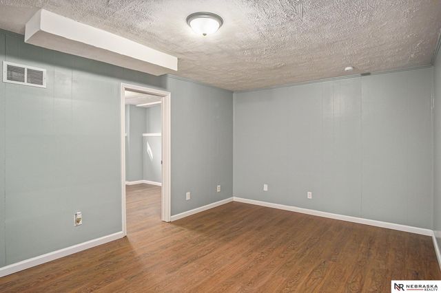 9551 Taylor Street, Omaha, NE 68134