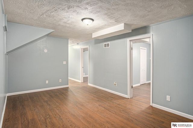 9551 Taylor Street, Omaha, NE 68134