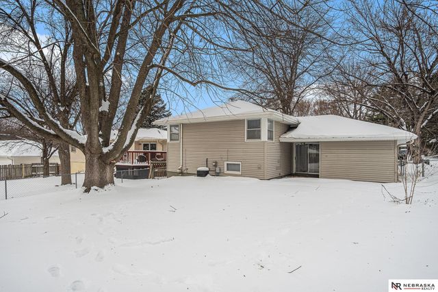 9551 Taylor Street, Omaha, NE 68134