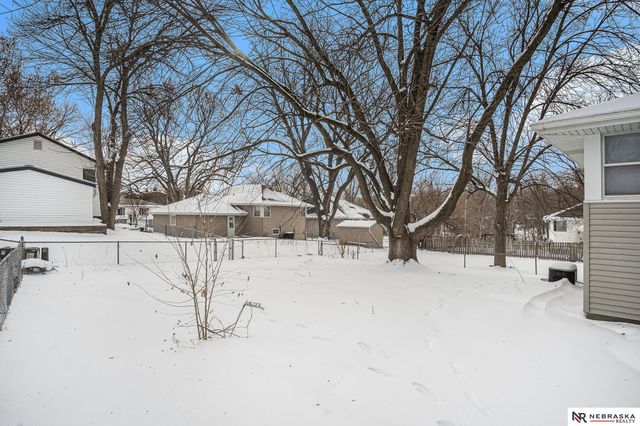 9551 Taylor Street, Omaha, NE 68134