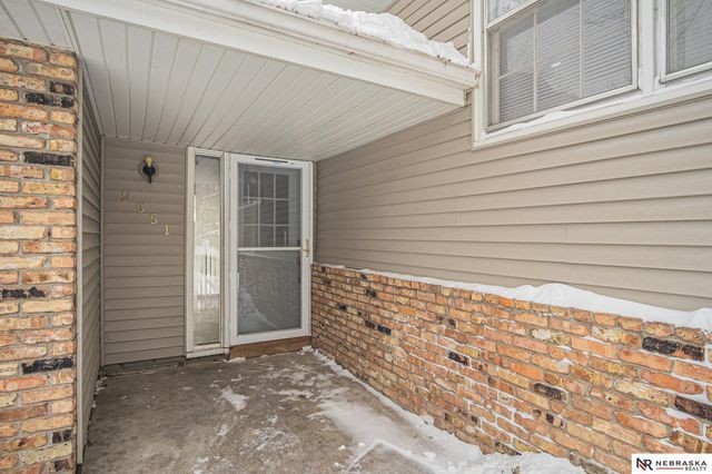 9551 Taylor Street, Omaha, NE 68134