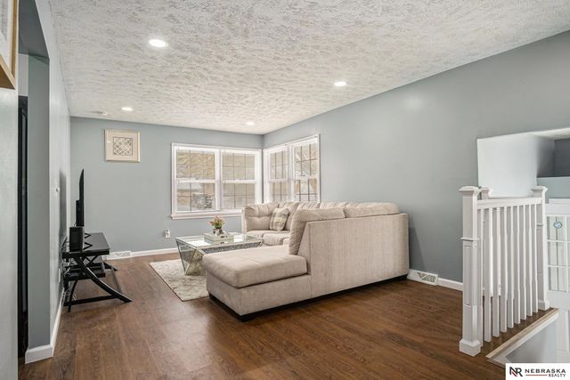 9551 Taylor Street, Omaha, NE 68134