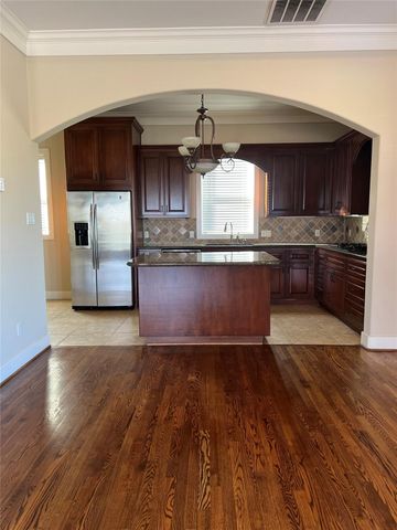 3000 Mcculloch Circle, Houston, TX 77056