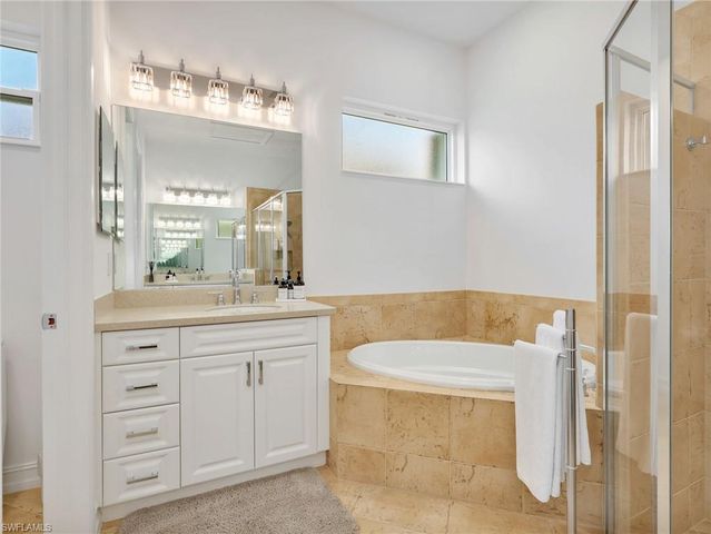 6172 Dogleg DR, Naples, FL 34113