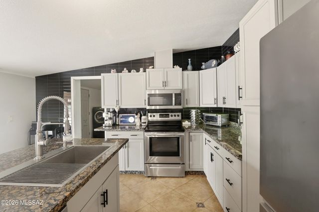 12095 W Daviti Lane, Tucson, AZ 85736