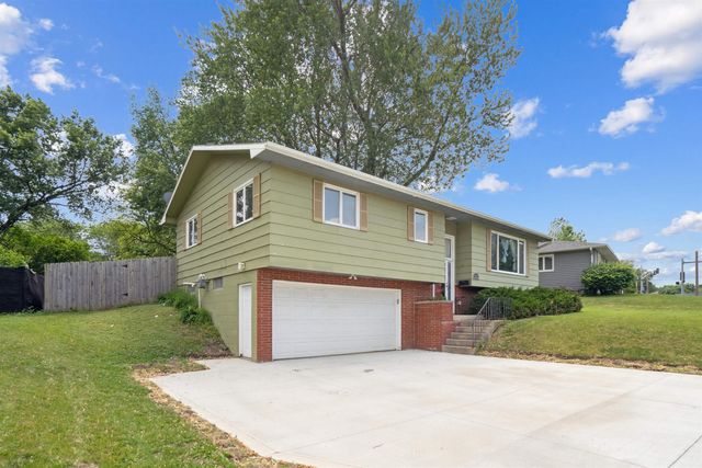 122 Park Lane, Waterloo, IA 50702